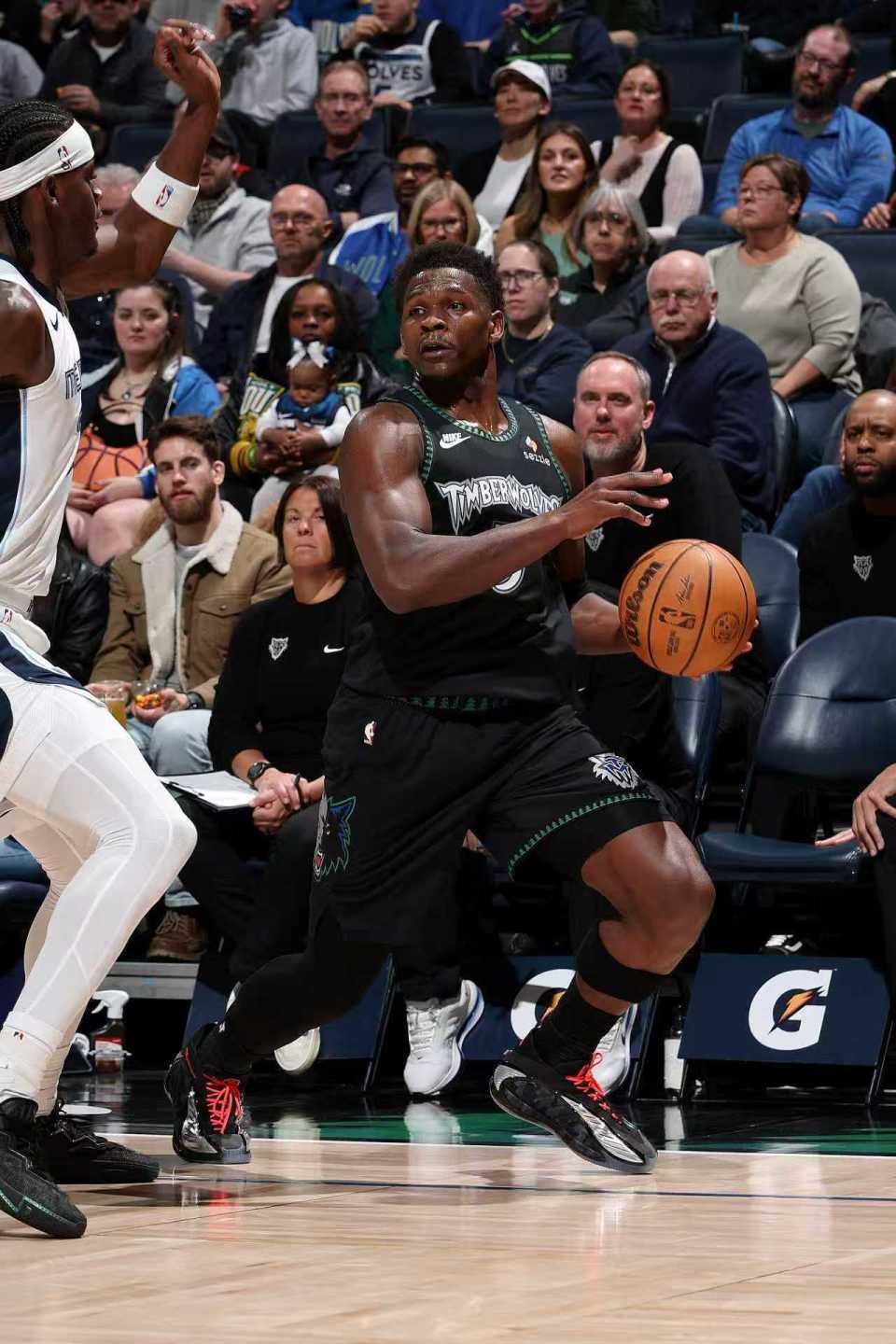 足球篮球赛事-森林狼拒灰熊17分逆转：华子41+6+5神迹超科比历史第二 仅输乔丹